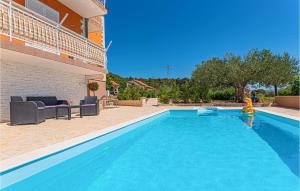 Nice Apartment In Sibenik With 2 Bedrooms, Wifi And Outdoor Swimming Pool