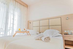 Superior Double Room with Side Sea View room in Marinis Boutique Rooms