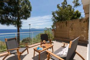 Villas apartment on the beach, swimming pool AC