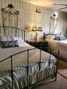 Deluxe Queen Room with Two Queen Beds