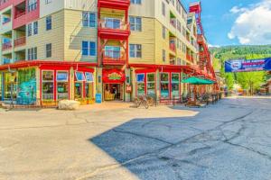 1 Bedroom Mountain Chic Condo In River Run Village Just A Short Walk To Shopping, Dining, And Skiing