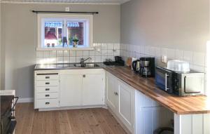 Gorgeous Home In Rättvik With Lake View