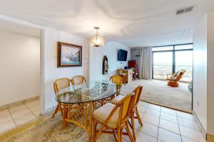 Fountainhead Towers 305