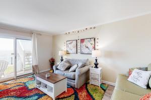 Bridgepoint I --- 8904 Rusty Anchor, unit 25