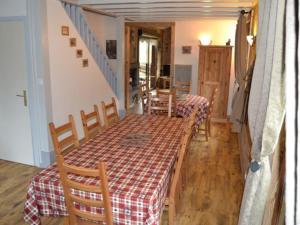 Maisons de vacances Chalet confortable, proche des pistes de ski, avec jardin, terrasses couvertes et Wi-Fi a La Bresse - FR-1-589-86 : photos des chambres
