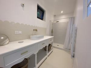 Gîte de Charme à Senlisse: Confort Haut de Gamme, Parc Arboré, Cheminée, Wifi Gratuit, Proche Châteaux - FR-1-527-9