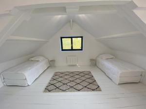 Gîte de Charme à Senlisse: Confort Haut de Gamme, Parc Arboré, Cheminée, Wifi Gratuit, Proche Châteaux - FR-1-527-9