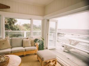 BAY PROPERTIES . Beach House Yamba