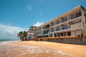 Coral Rock by Bansei