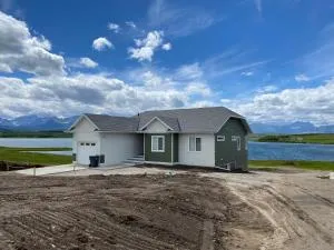 Thistle Ridge (Upper) New Waterton Lakes Area Waterfront Home - Babb