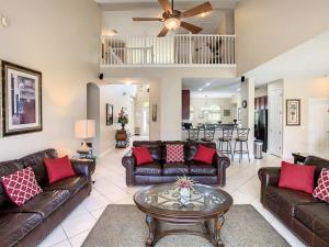 Fantastic 7 Bed 6 Bath in Prestigious Gated Comm, villa
