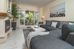 ADE10- Front line beach San Pedro by Roomservices