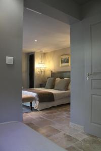 B&B / Chambres d'hotes Domaine de Mejeans - Les Collectionneurs : Suite de Luxe