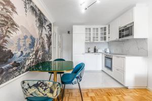 Modern Renaissance studio – Lakefront