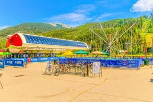 1 Bedroom Mountain Condo In River Run Village With Expansive Mountain Views And Walking Distance To Ski Slopes