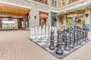 1 Bedroom Mountain Condo In River Run Village With Expansive Mountain Views And Walking Distance To Ski Slopes