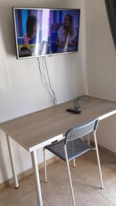 •{ HABITACIÓN EN COIN A 30KM DE LA PLAYA ]•