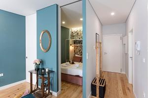 Turquoise Central Flat w AC & Balcony by LovelyStay