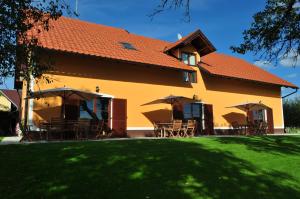 Apartments - Turistična kmetija Vrbnjak