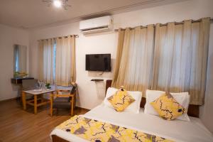 Tripli Hotels Arunoday Palace