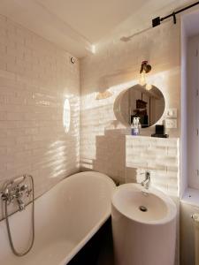 Villas Maison du Passeur du XVIII siecle, classee, Authenticite et Confort avec Jardin et SPA, proche Giverny, 1 heure de Paris : photos des chambres