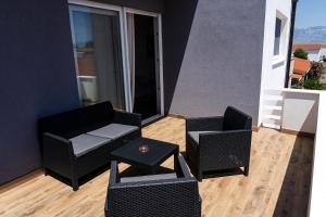 Station 22 - Brand new apartment with a terrace and private parking