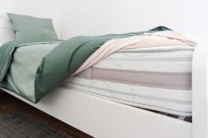 Station 22 - Brand new apartment with a terrace and private parking