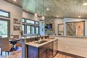 Ellijay Cabin Escape Hot Tub and Fire Pit!