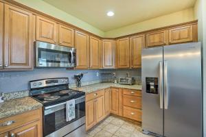 Getaway Chalet in Mars Hill with Hot Tub and Views!