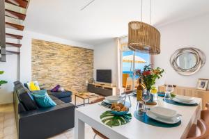 Beachfront triplex with swimming pool & parking