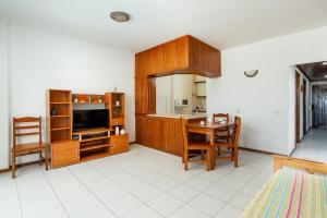 Praia da Rocha Wonder w Balcony by LovelyStay