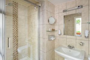 4 Bed - Beach Cottage