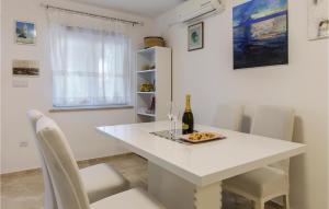 Beautiful Apartment In Pula With Kitchen