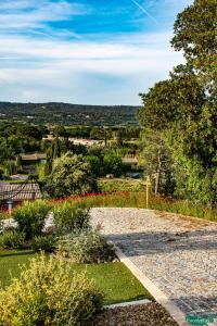 Appartements Le Clos des Eucalyptus : Appartement - Vue sur Piscine 