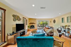 Canyon Palms Spanish-style home in the hills with canyon views, furnished deck, AC, & WiFi