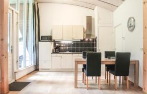 Gorgeous Home In Vledder With Wifi