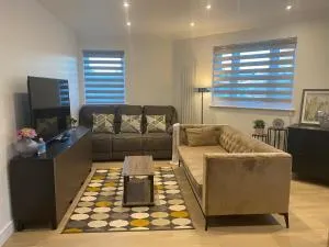 APARTMENT 7, THE CATHEDRAL VIEW - Threemilestone