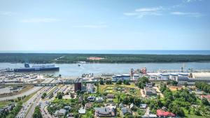 Sea view apartment on 19th floor