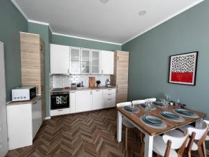 Las Brisas Garden Apartment
