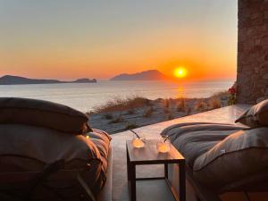 Echoes Milos