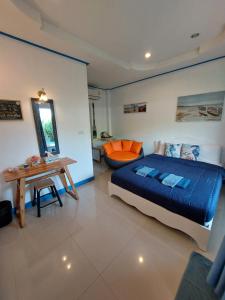 Blue sky Koh larn Resort