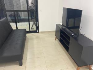 Cap2, flat com churrasqueira , 2 dormitórios, piscina, muito próximo a praia