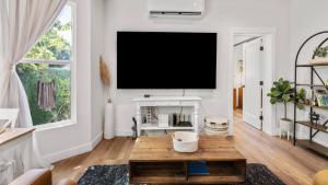 Newly Remodeled Beautiful 2BR Flat in Atwater Village