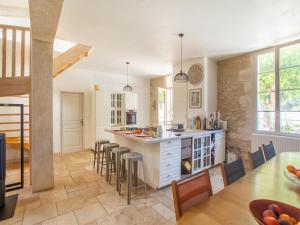 Maisons de vacances Spacious holiday home in Bergerac with private pool : photos des chambres