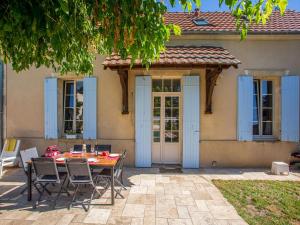 Maisons de vacances Spacious holiday home in Bergerac with private pool : photos des chambres