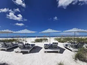 Bungalow Beach Resort - 布雷登顿