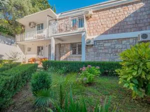 Tomy Garden House - Ðenaši