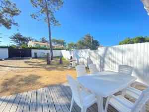 Maison rénovée, jardin clos, à 300m de la mer - 6 couchages, WiFi, animaux admis - FR-1-231-205