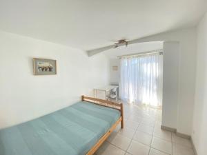 Maison rénovée, jardin clos, à 300m de la mer - 6 couchages, WiFi, animaux admis - FR-1-231-205
