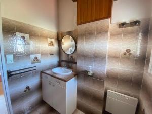 Maison rénovée, jardin clos, à 300m de la mer - 6 couchages, WiFi, animaux admis - FR-1-231-205